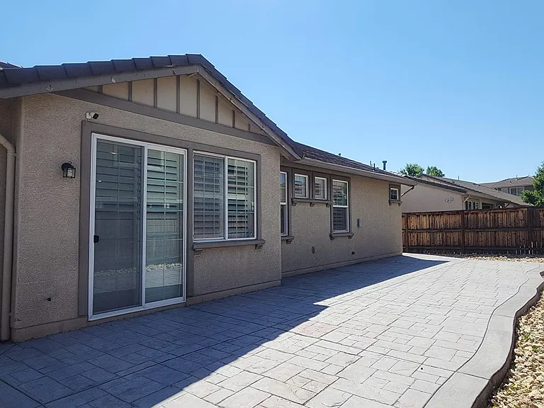 1086 Silver Coyote Dr — Photo 17