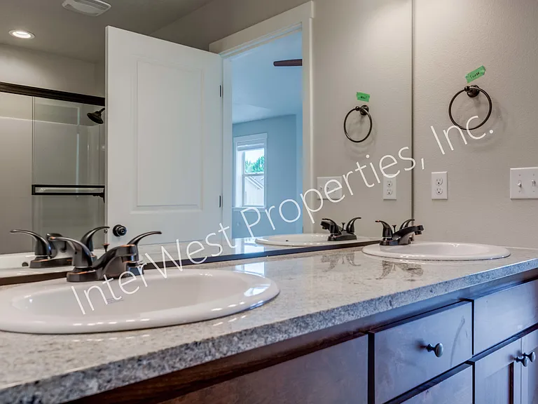 10317 NE 61st Cir — Photo 11