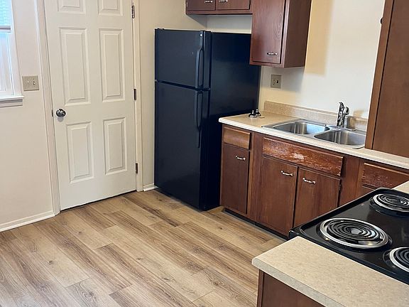 2nd image of 541 S Hyatt St #F