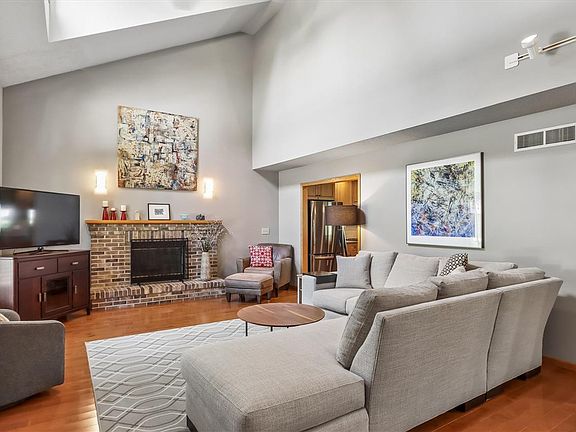3rd image of 1119 Deerfield Dr