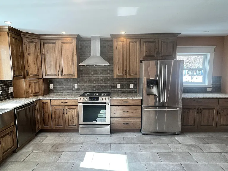 184 Hartford Ter — Photo 10