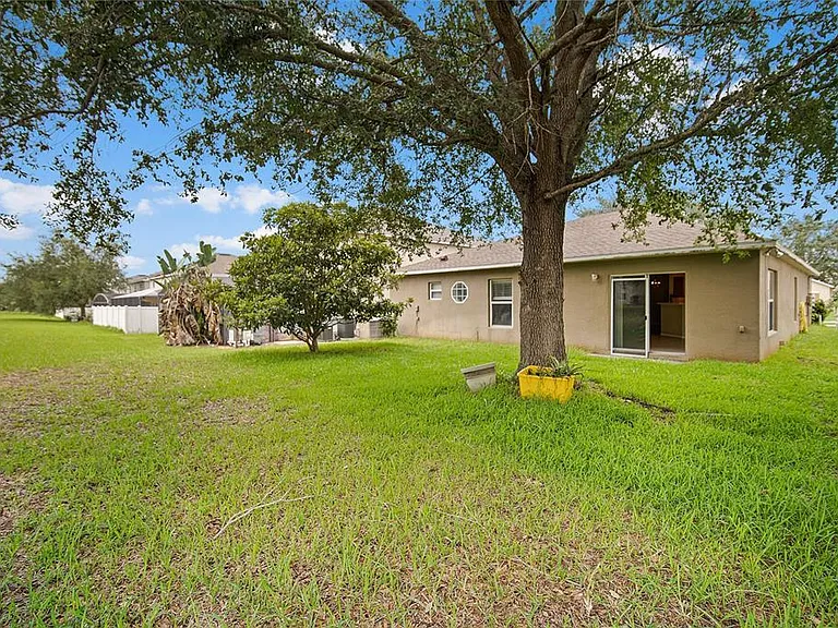 265 Jocelyn Dr — Photo 35