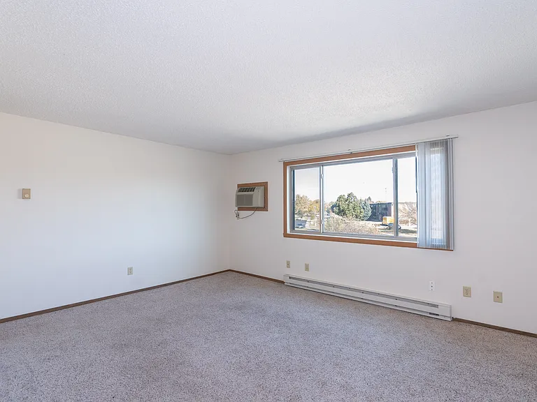 Fargo, ND Hartford Apartments | 11A | Living