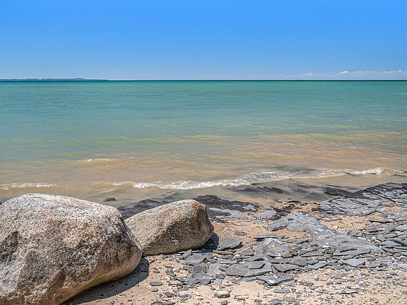 5th image of 11167 Lake Shore Dr