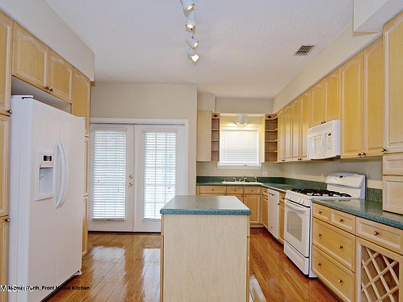 4th image of 142 11TH Avenue S