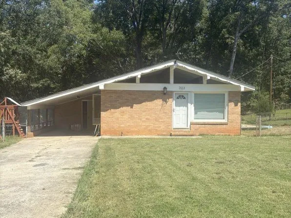 303 E Tennessee Ave, Bessemer City, NC 28016