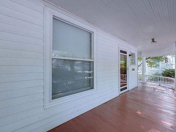 3rd image of 1002 E 9th Ave
