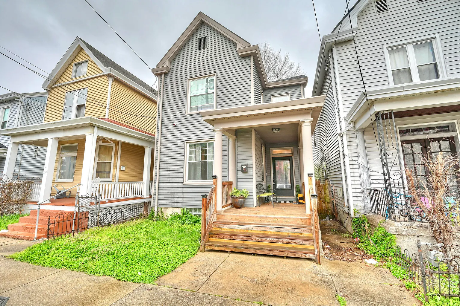 216 E 18th St photo 1