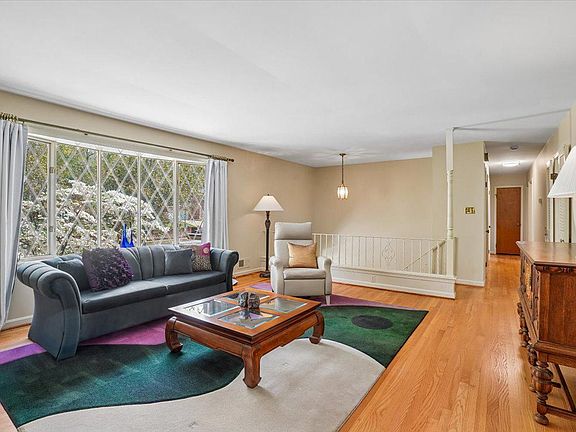 4th image of 8913 Bluegate Dr