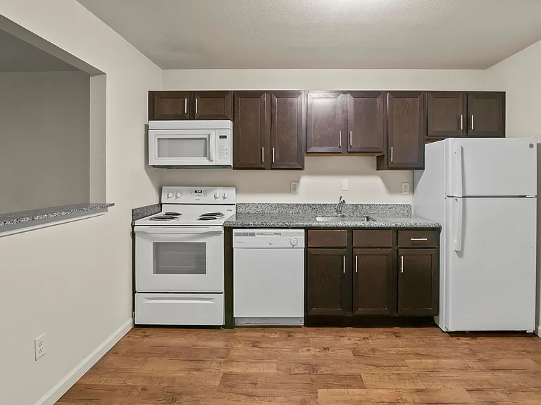 Westport Crossing Apartments — Photo 12