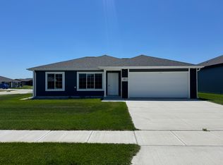 2013 E 38th St, Kearney, NE 68845