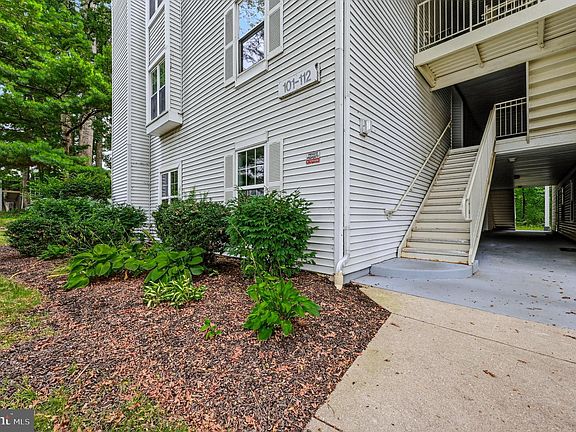 2nd image of 101 Stone Hurst Ct #101
