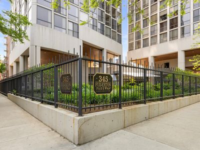 345 W Fullerton Pkwy APT 402, Chicago, IL, 60614