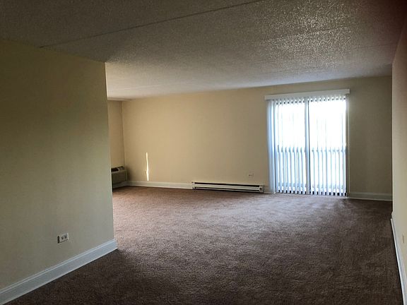 3rd image of 1600 Wedgewood Dr APT 317