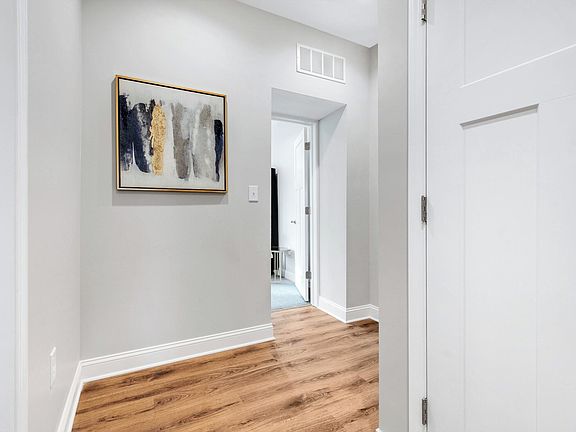 2nd image of 534 Madison Ave #Jf10zc6mt