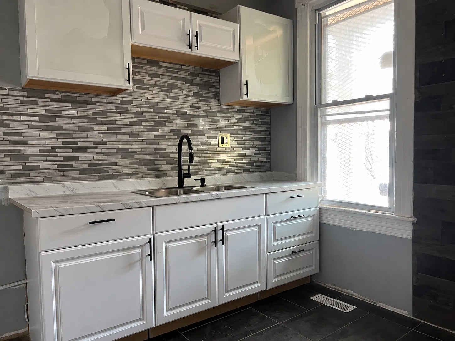 4 bed, 1000 sqft, $700 — Photo 2