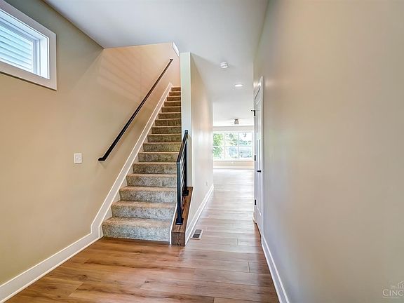 4th image of 9672 West Ave
