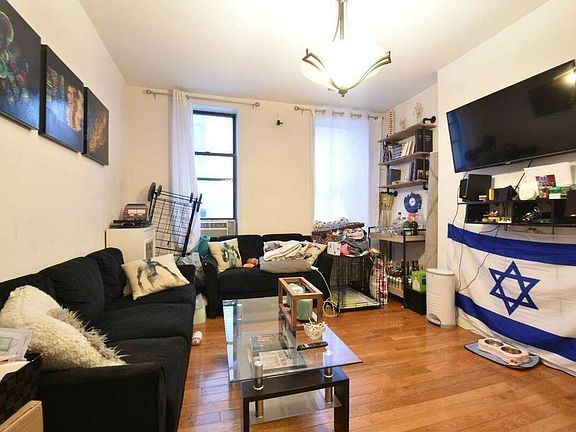 2nd image of 940 Amsterdam Ave APT 15