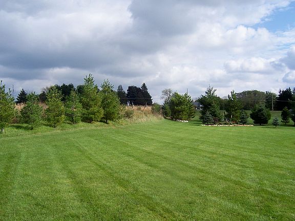 Huge 1+ Acre Yard