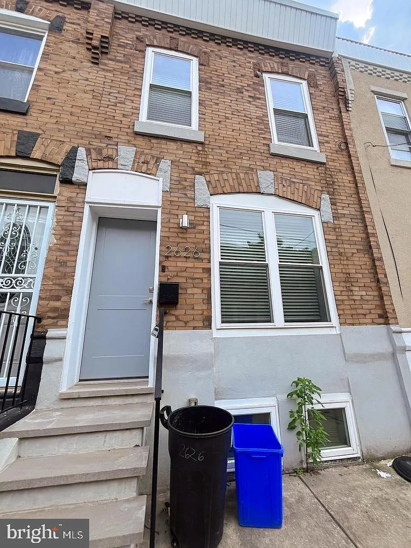 2 bed, 2.5 bath, 1010 sqft, $1,900 — Photo 1