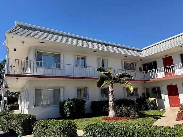 2840 Lake Osborne Dr #202 — Photo 22