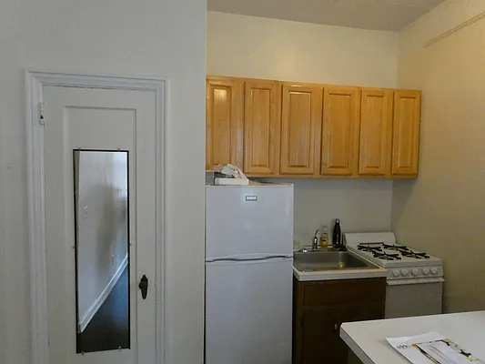 Rented by Karten Real Estate Services LLC | media 14