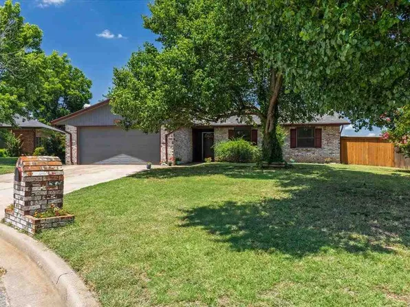 7709 NW Kingsbury Ave, Lawton, OK 73505