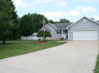 14021 Pardee Rd, Buchanan, MI 49107