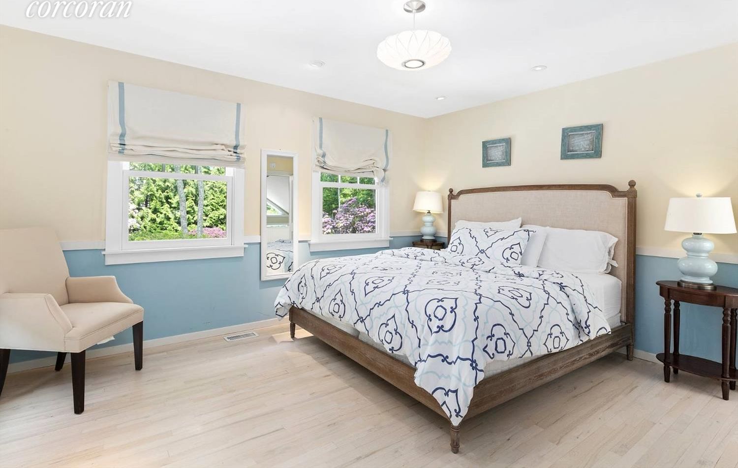  Master bedroom with king size bed and garden view
