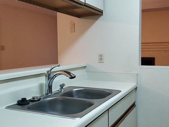 3rd image of 4709 Sausalito Dr