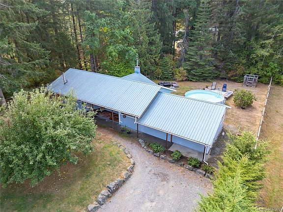 3rd image of 8996 Chemainus Rd
