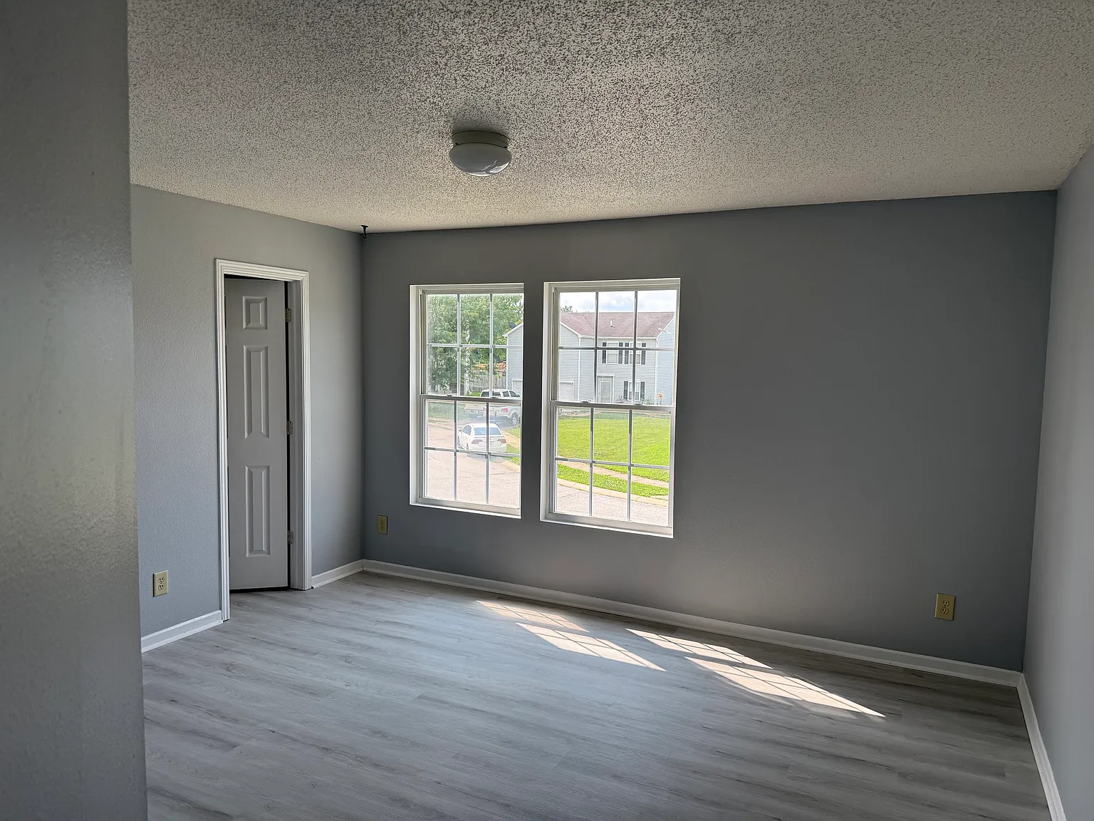 4 bed, 3300 sqft, $2,400 — Photo 2
