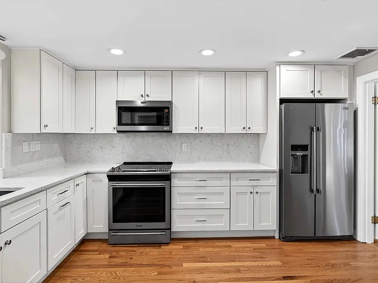 30 Fairbanks Rd — Photo 13
