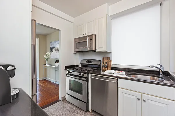 Rented by Central Park South Associates | media 4