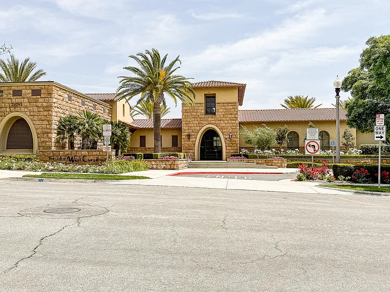 28566 Herrera St — Photo 40
