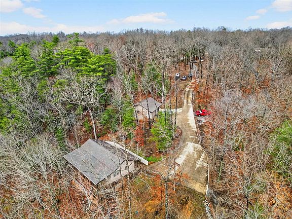 3rd image of 205 Hart Ln