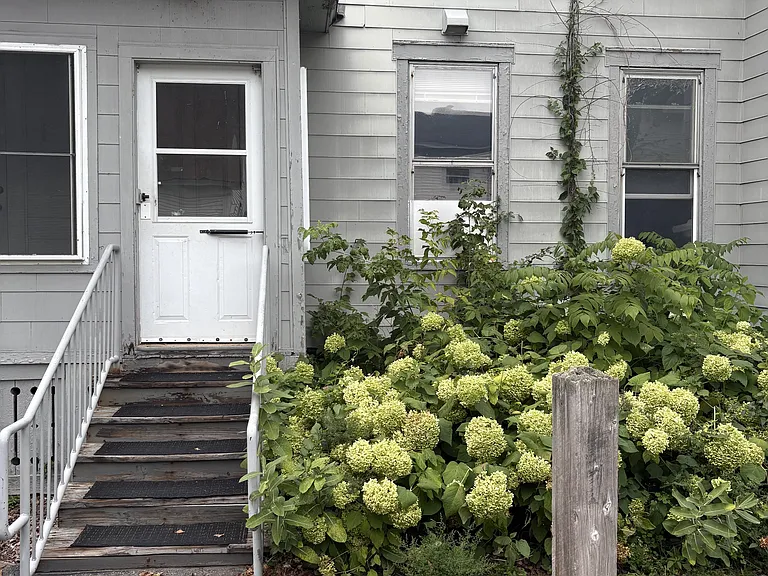 881 Main St #4 — Photo 2