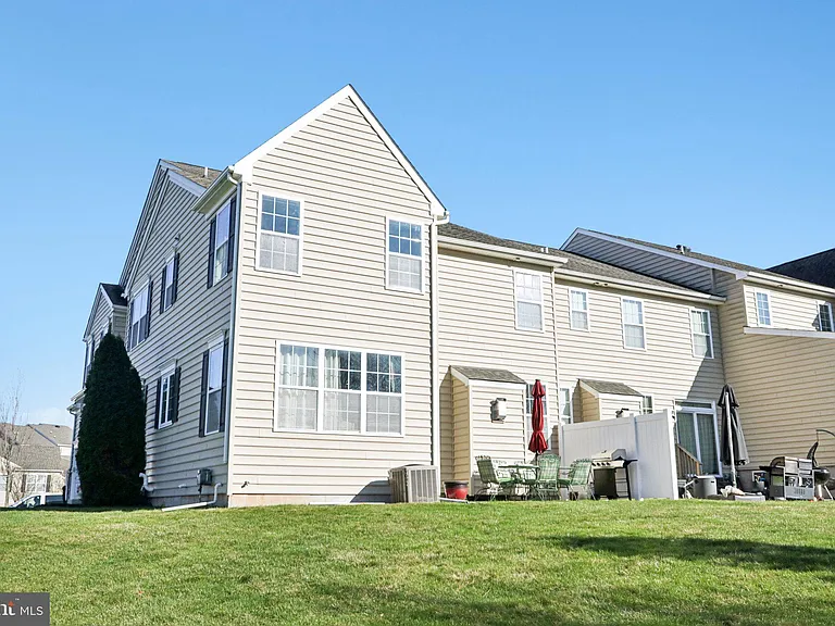 1035 Thorndale Dr — Photo 55
