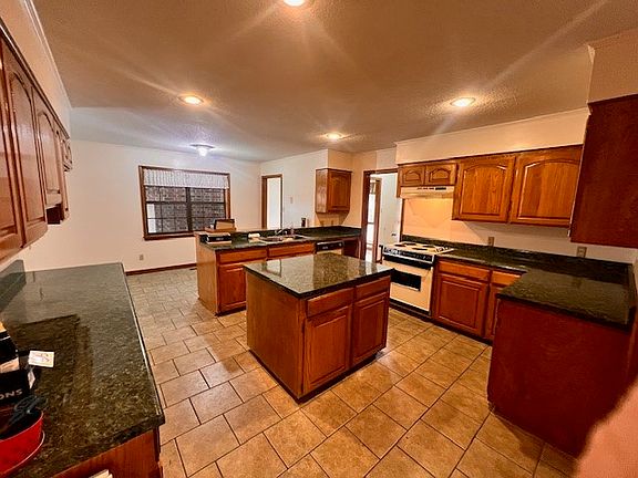 3rd image of 7 Pinewood Dr