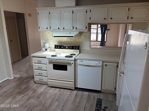 5th image of 1624 Acre Cir