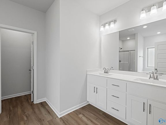 5th image of 285 Shubert Dr