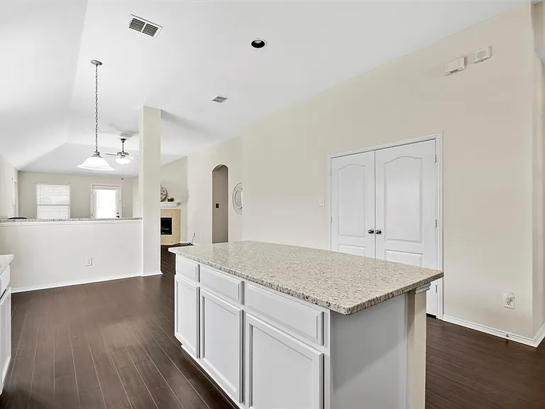 2356 Aurora Dr — Photo 6