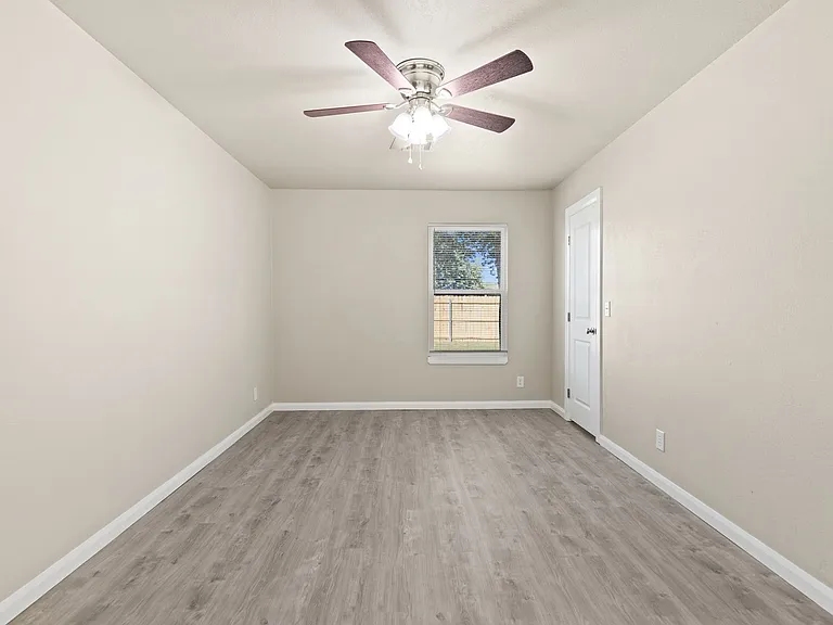 1600 W Madison St — Photo 17