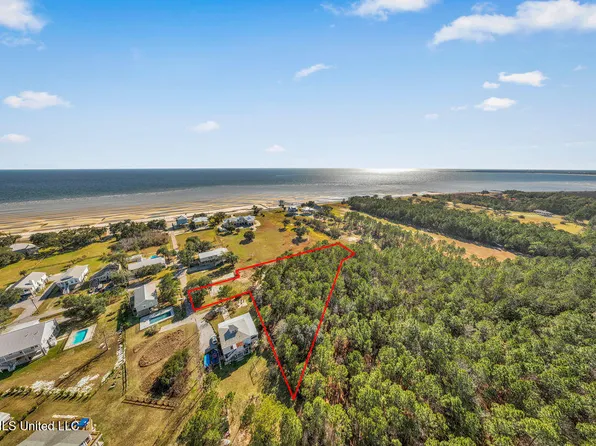 145 Dane Rd, Waveland, MS 39576