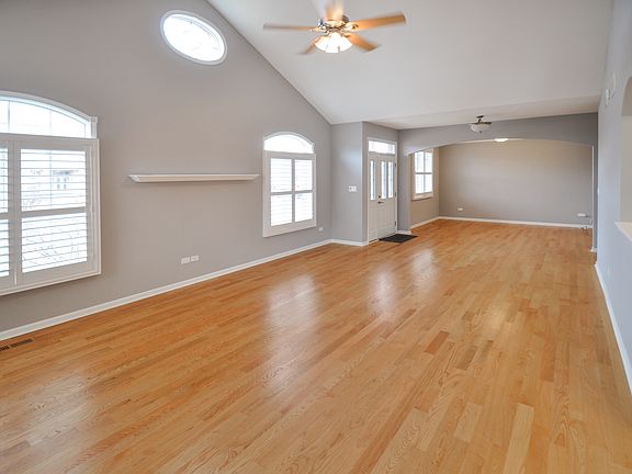 3rd image of 14730 Clover Ln