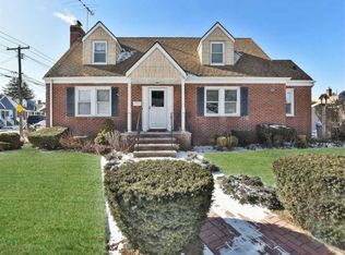 90 Randolph Ave, Franklin Square, NY 11010