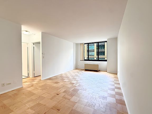 3rd image of 407 Park Ave S APT 20F