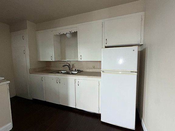 3rd image of 9 NW 13th St