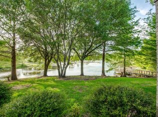 307 Twin Lakes Dr, Waxahachie, TX 75165