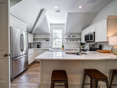 984 Foxcroft Rd NW, Atlanta, GA, 30327